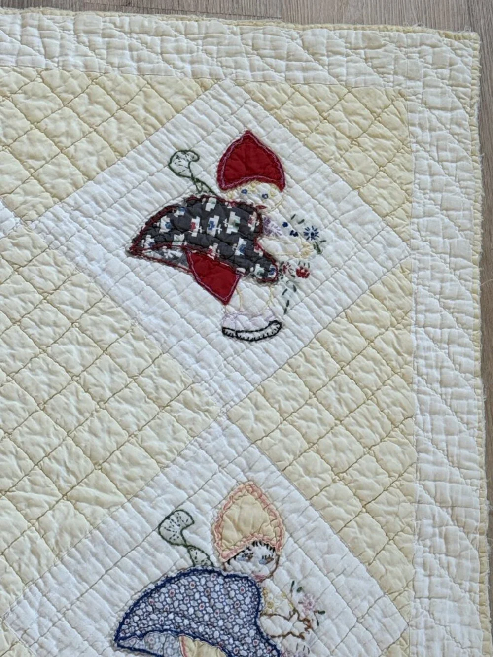 Cheeky Vintage Handmade Sunbonnet Sue Throw Twin Quilt Bloomers Showing Retro